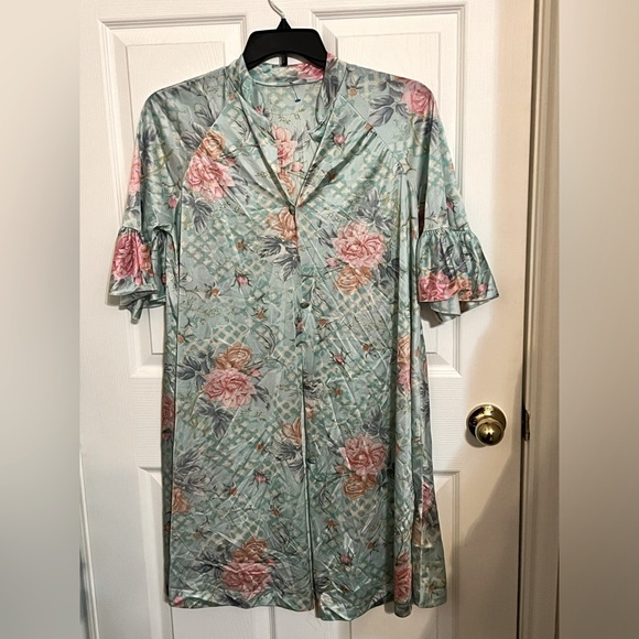 Vintage Women's Satin Looks  Robe . With Ruffled bell sleeve - Picture 1 of 3